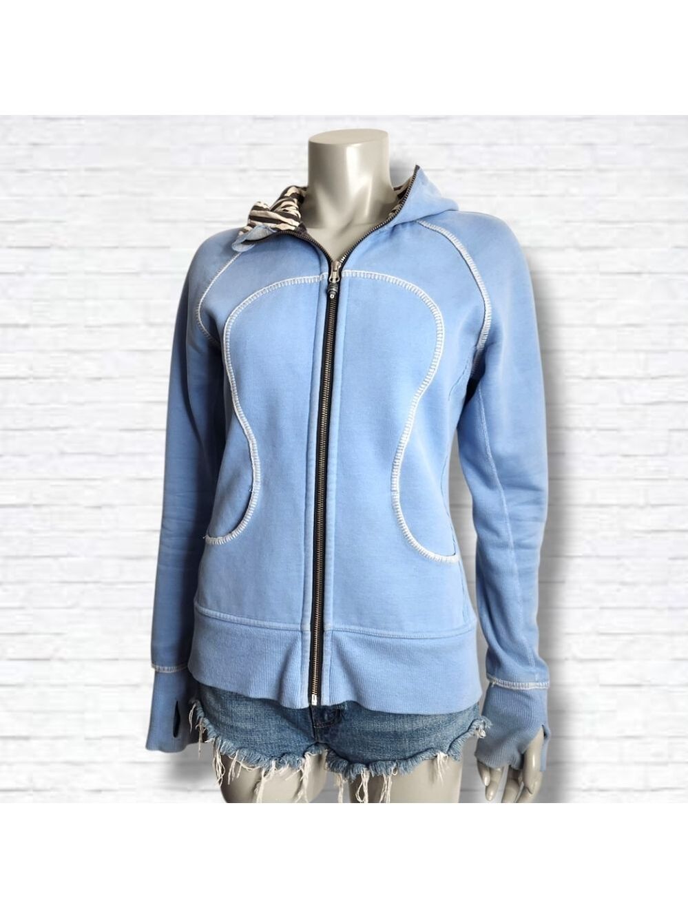 Lululemon Special Edition Blue Scuba Hoodie Travel Pillow Size 8